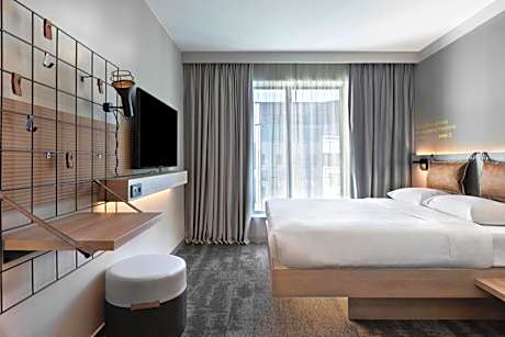 Queen Room with City View