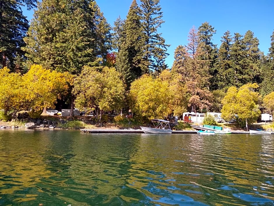 Crater Lake Gateway-Rocky Point Resort