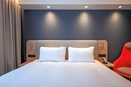King size bed