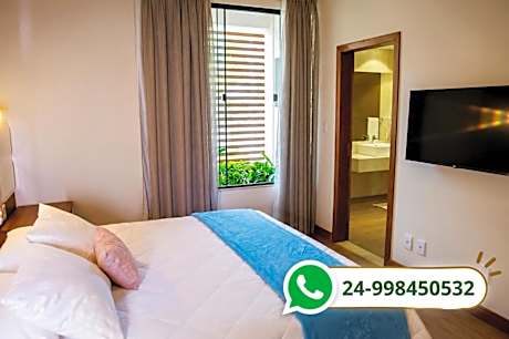 Deluxe Suite with Spa Bath