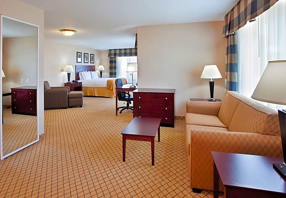 Holiday Inn Express and Suites Wichita Airport By IHG
