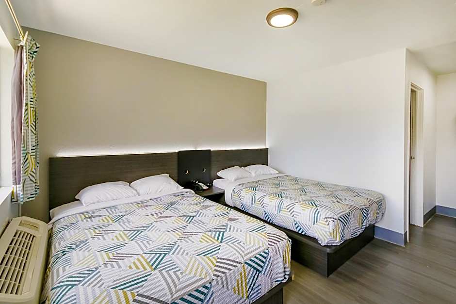 Motel 6 Topeka, KS - Northwest