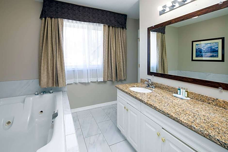 Travelodge by Wyndham Golden Sportsman Lodge