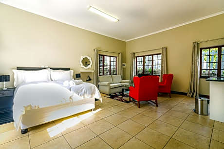 Deluxe Queen Suite