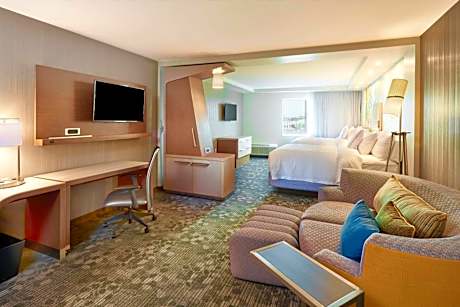 Queen Suite with Two Queen Beds, Bathtub and Sofa Bed - Mobility Access/Hearing Accessible