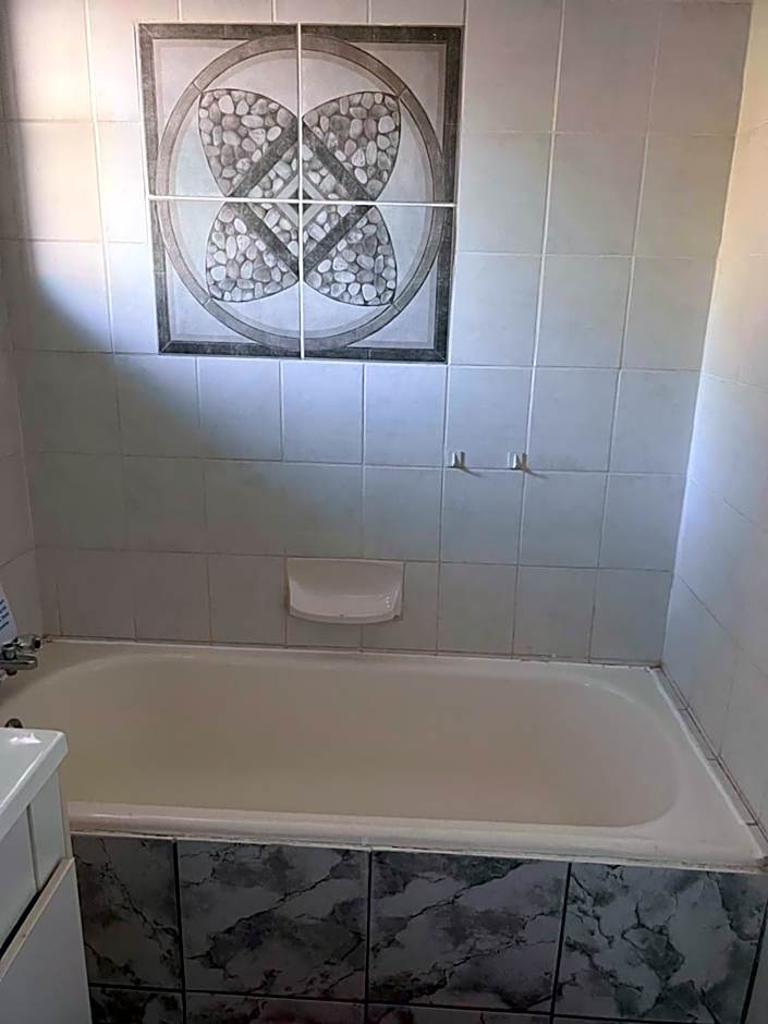 2 Op Terblanche Guesthouse