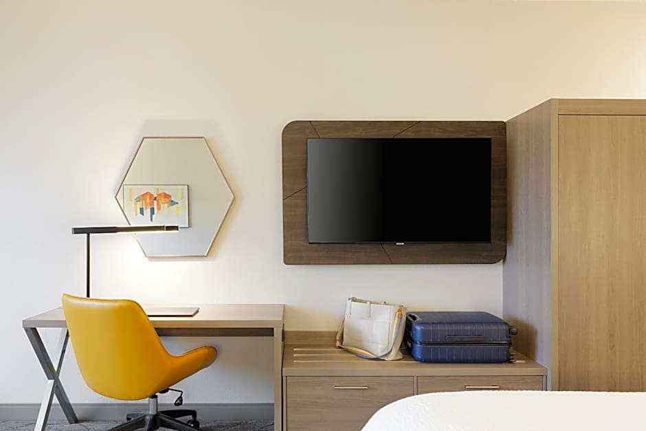 Holiday Inn Express & Suites Murfreesboro West by IHG