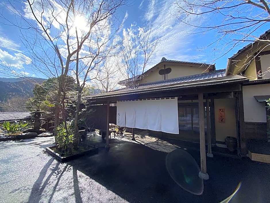 Yugawara Onsen Ashikari Ryokan
