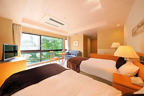 Twin Room with View Bath