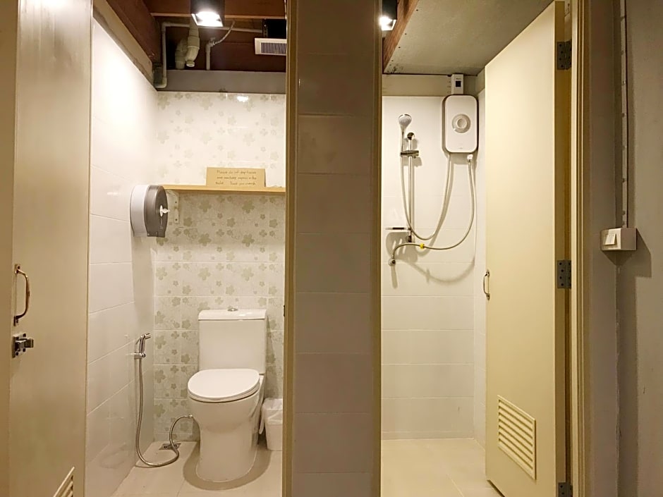 Boundary Hostel and Cafe