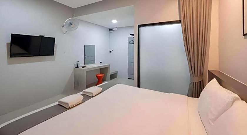 C2U Hotel Uthai Thani