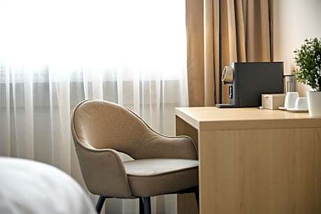 Small Queen Room