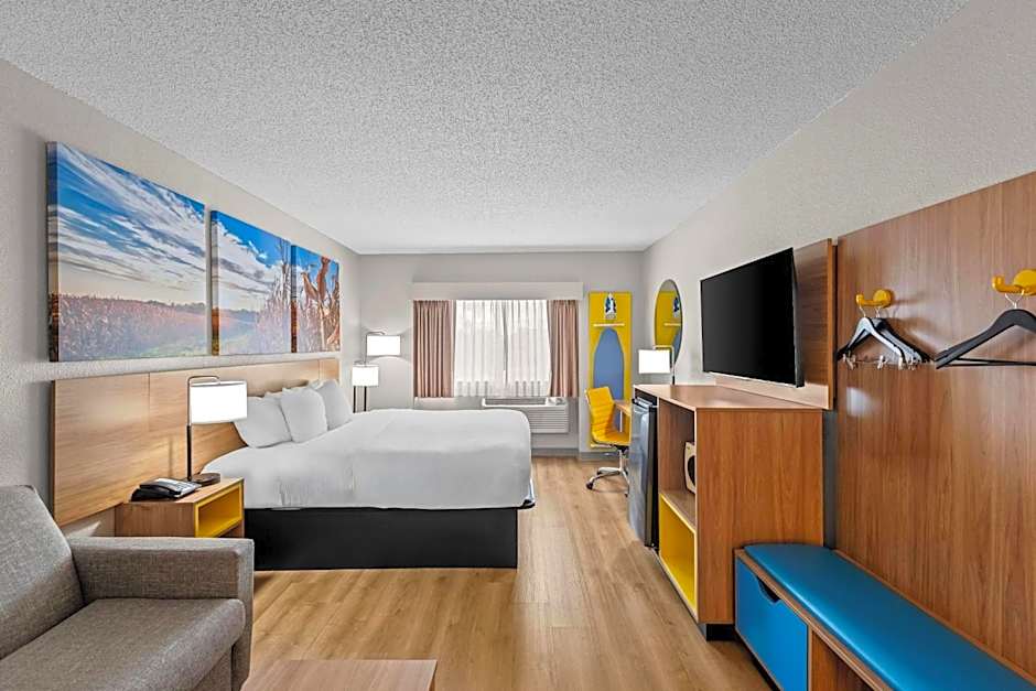 Days Inn by Wyndham Ames