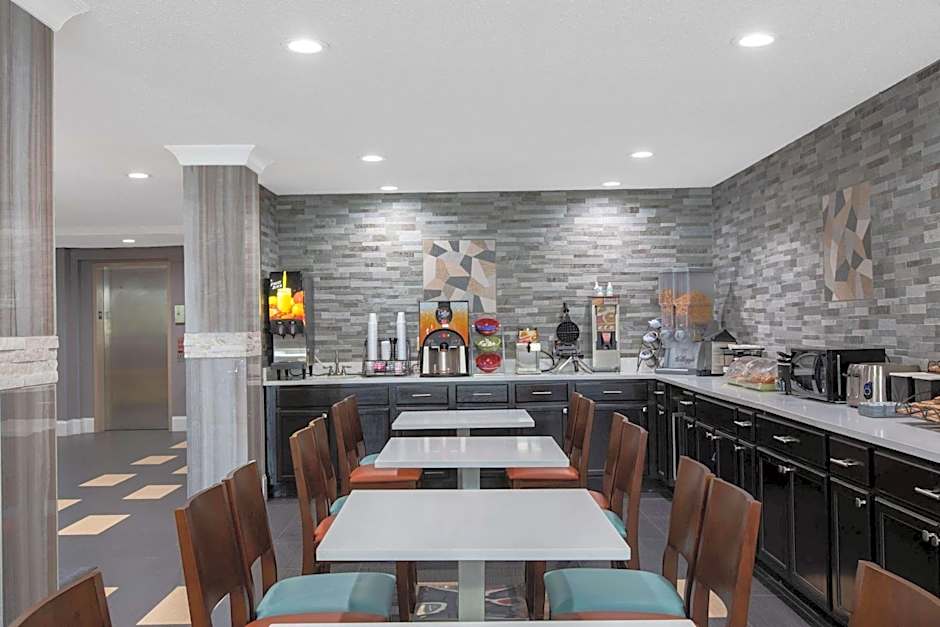 Microtel Inn & Suites by Wyndham Augusta Riverwatch