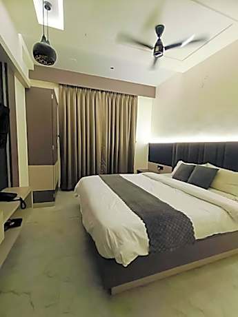Hotel Raj Residency