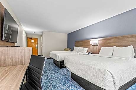 Queen Room with Two Queen Beds and River View - Non-Smoking
