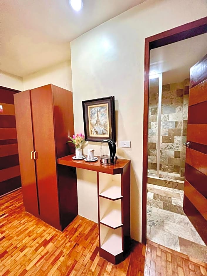 Elliannah Pines Hotel