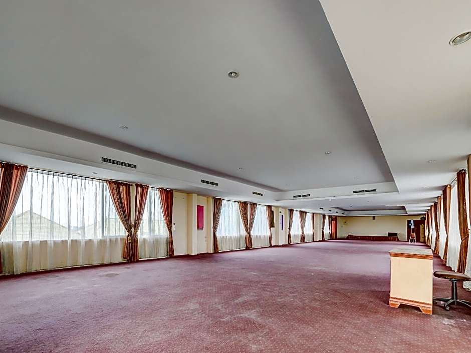 Collection O 90050 Raz Hotel And Convention Syariah