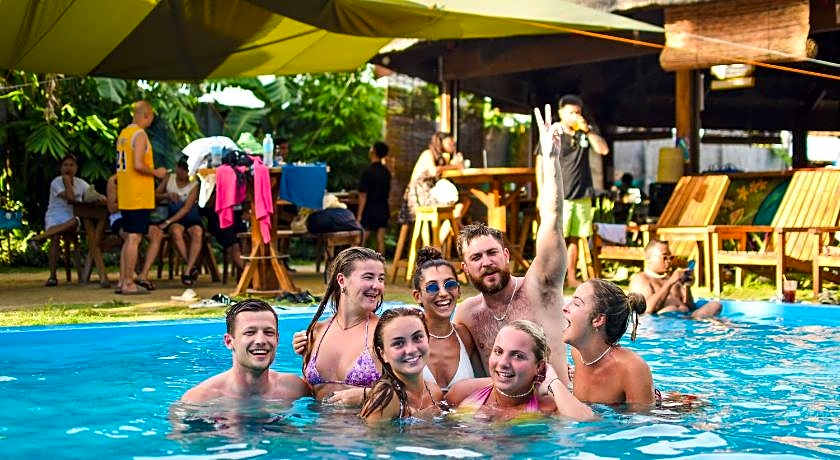 Mad Monkey Hostel Siargao