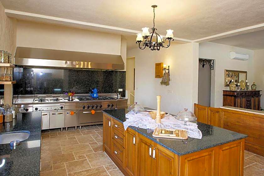 Mandarin & Mango Boutique Hotel