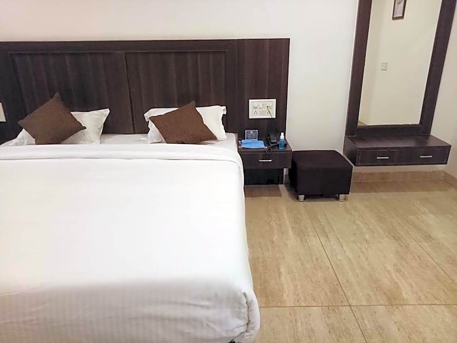 Hotel Mangal Regency – Indore, OH