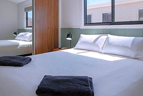 Deluxe 2 Bedroom Premium Cabin - Sleeps 4