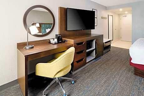 King Room with Accessible Tub - Mobility and Hearing Access/Non-Smoking