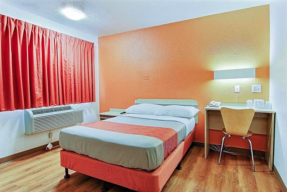 Motel 6-Kingsville, TX