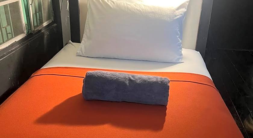 2Street Hostel At Surathani