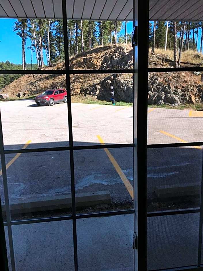 Roosevelt Inn Mount Rushmore