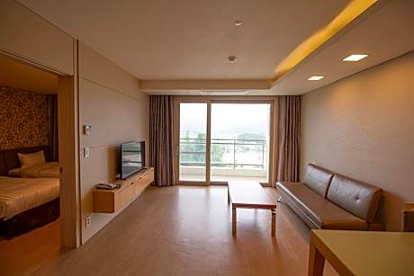 Resort Suite - Bed Type Randomly Assigned (With Kitchenette)