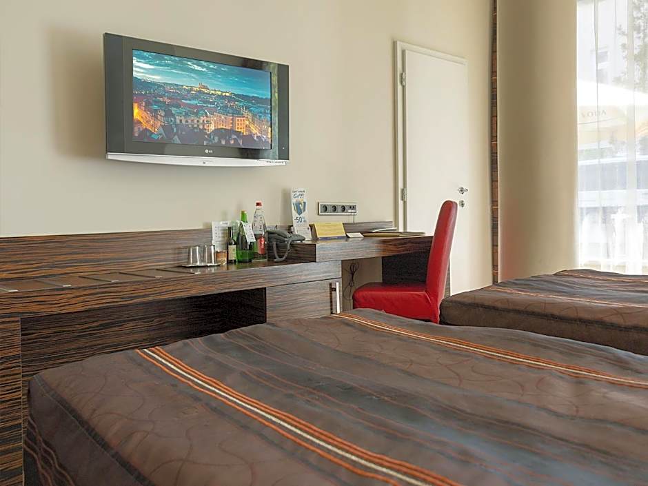Ea Hotel Crystal Palace