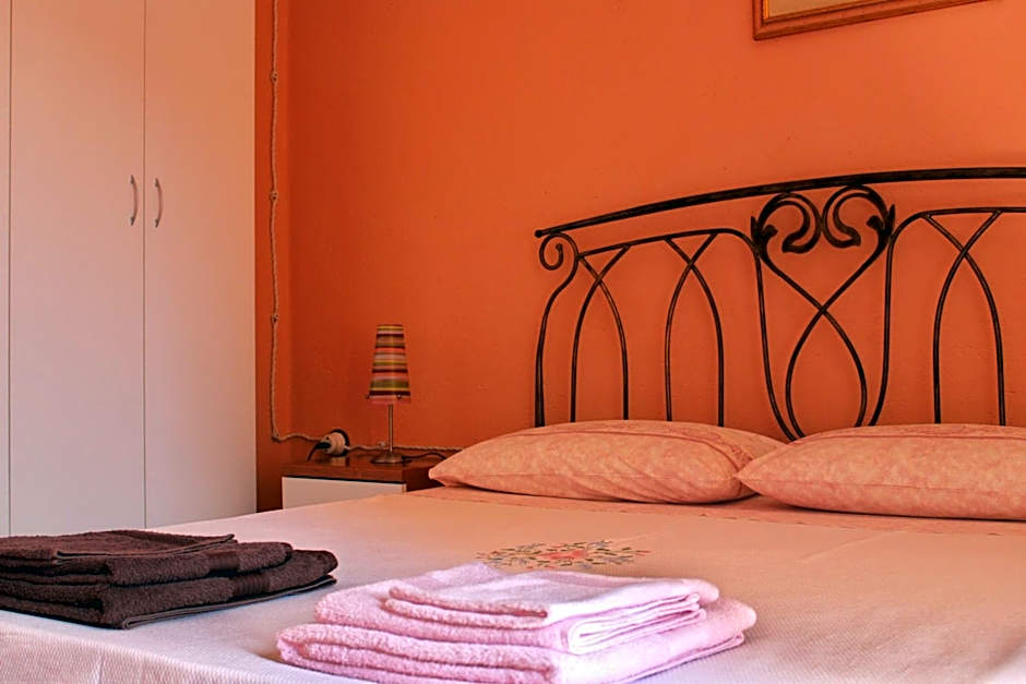 Double Room with Private Bathroom — 4 fotoğraftan 1. fotoğraf