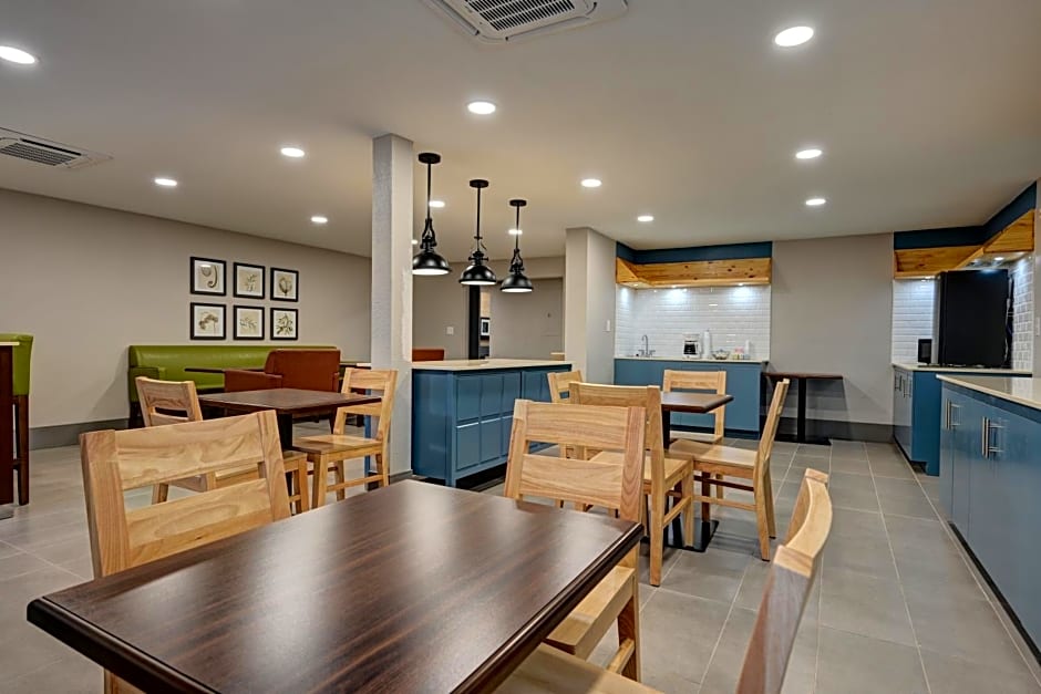 Country Inn & Suites by Radisson, Pierre, SD