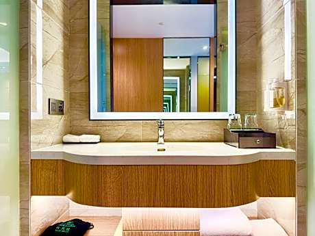 1 King Standard Smoking