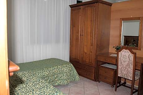 One-Bedroom Apartment (3 Adults)