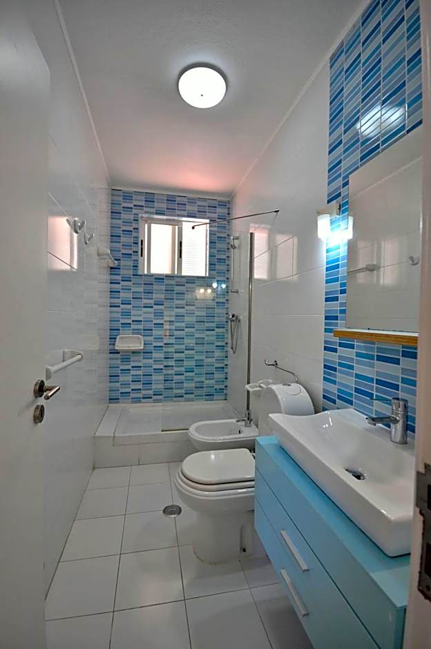 Stylish and well-equipped, private pool, close to amenities, free AC Wifi