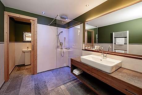 Deluxe Suite with Garden View