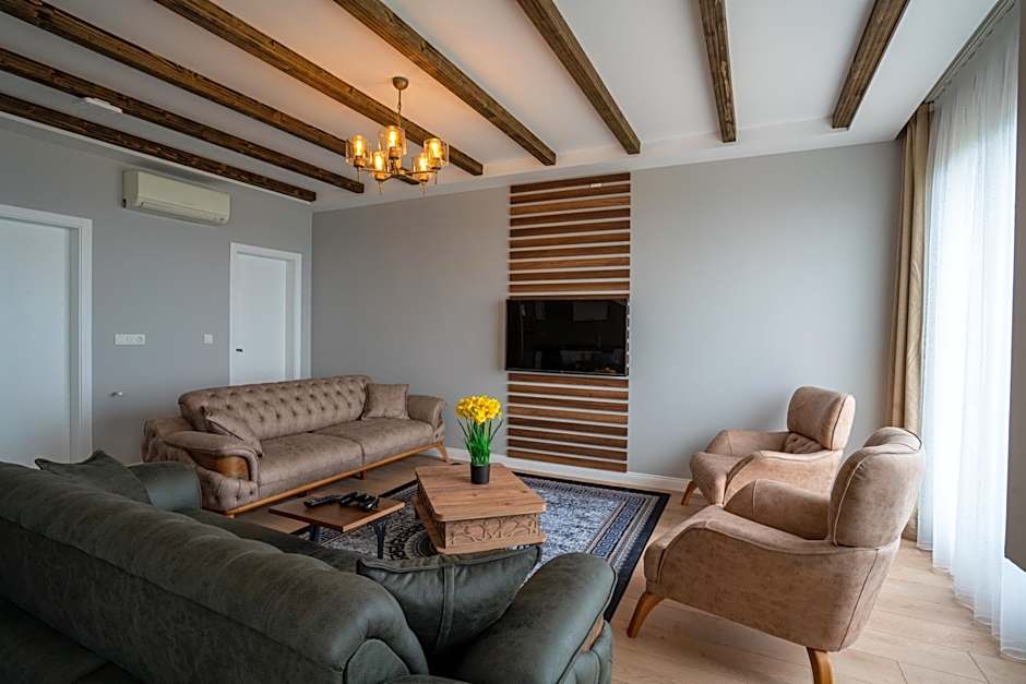 POISON GARDEN SUİTE