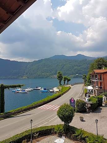 Standard Double or Twin Room with Partial Lake View