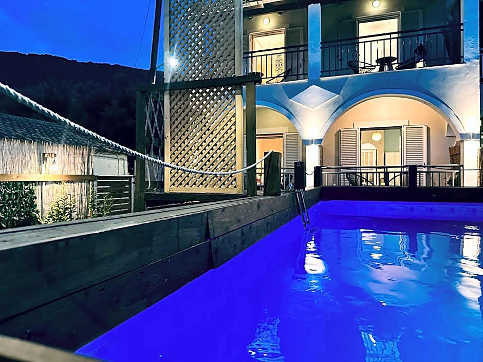 Royal Jelly Suites - Renovated Suites with Pool Just 5 Minutes walk from the Beach By Villa Mana Gers