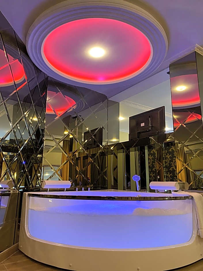 Hotel Deluxe