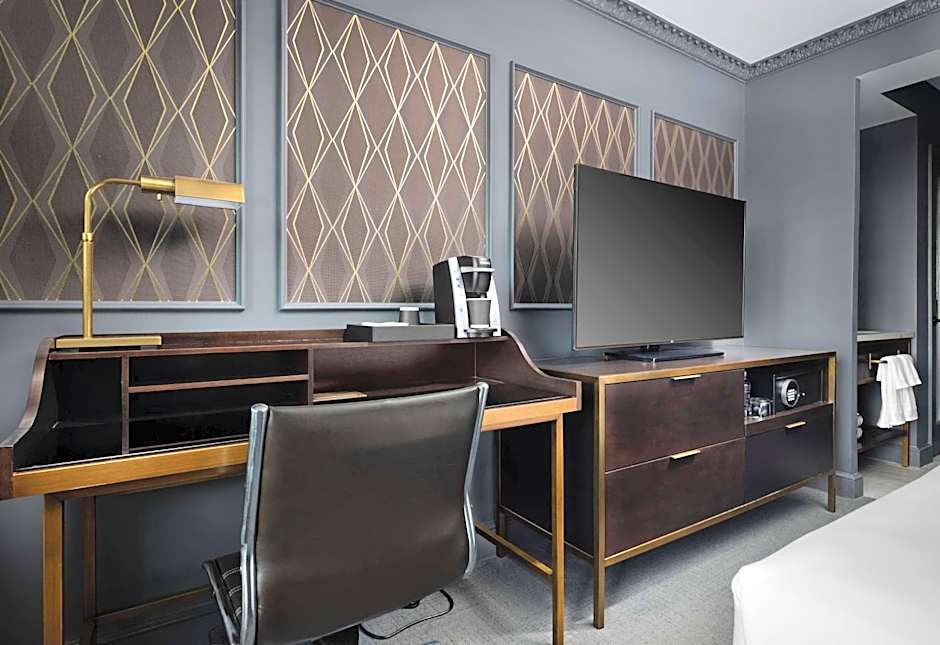 Hotel Phillips Kansas City Curio Collection by Hilton