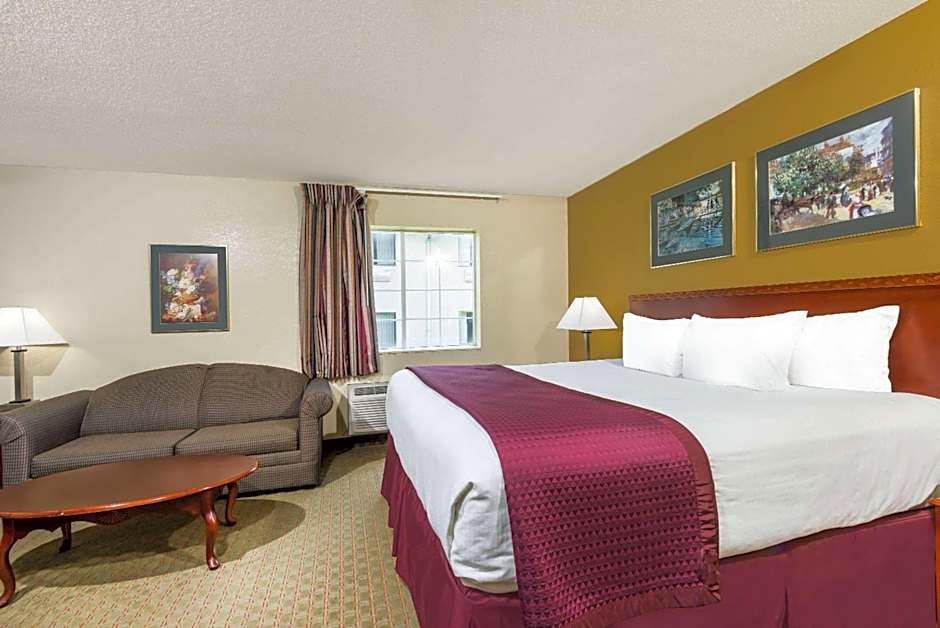 Days Inn by Wyndham Norton