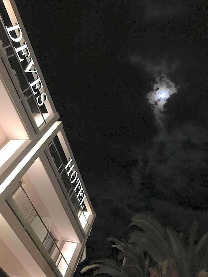 Deves Hotel