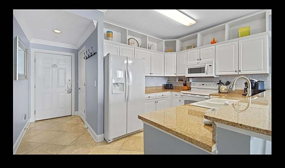 Beautiful Beachfront Views - The Retreat at Emerald Isle