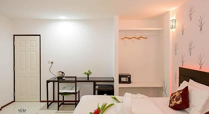Crown Beach villas - direct access to bikini beach