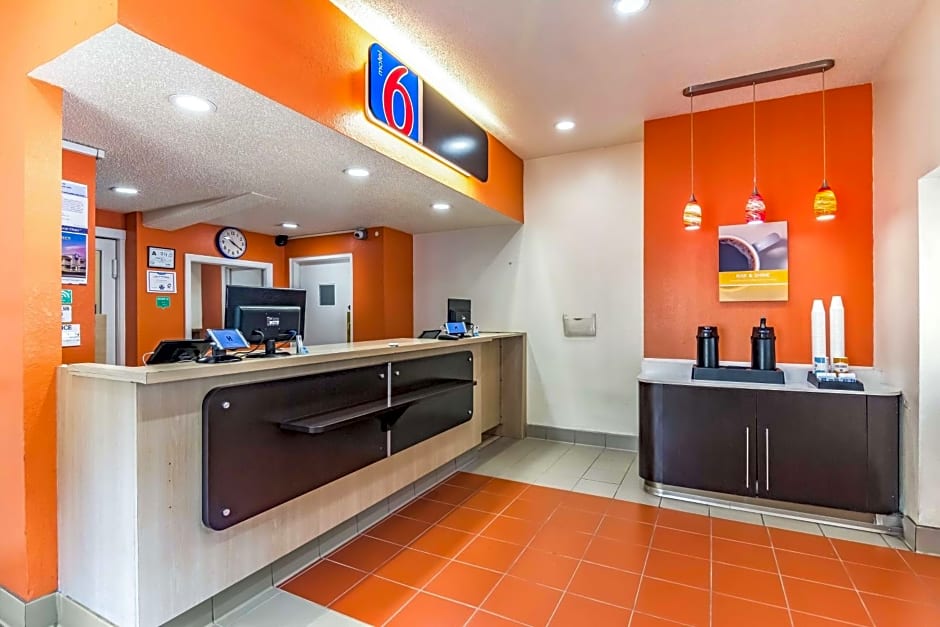 Motel 6-Raleigh, NC - Cary