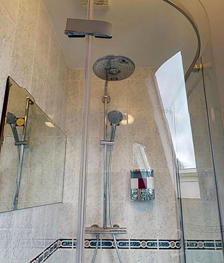 Ross Beach Family Farmhouse B&B