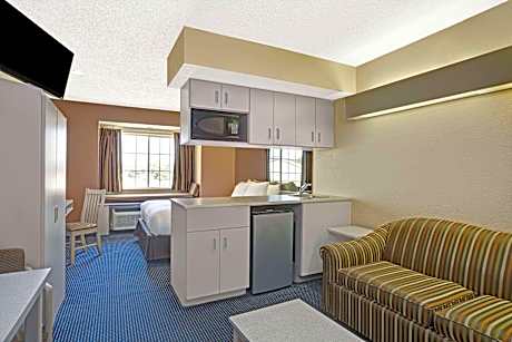 2 Queen Beds, Suite, Non-Smoking